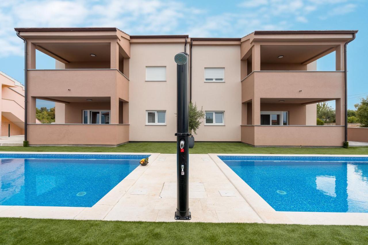 Linardići Apartmani Villa Ruby מראה חיצוני תמונה